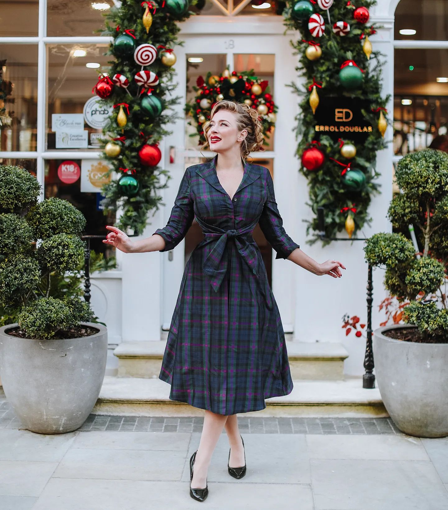 Wrap Yourself in Style: Chic Christmas Outfits to Try 21 tie waist dress