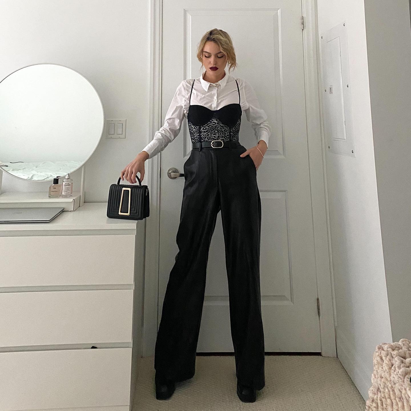 Wrap Yourself in Style: Chic Christmas Outfits to Try 8 Christmas Outfit Ideas with Corset
