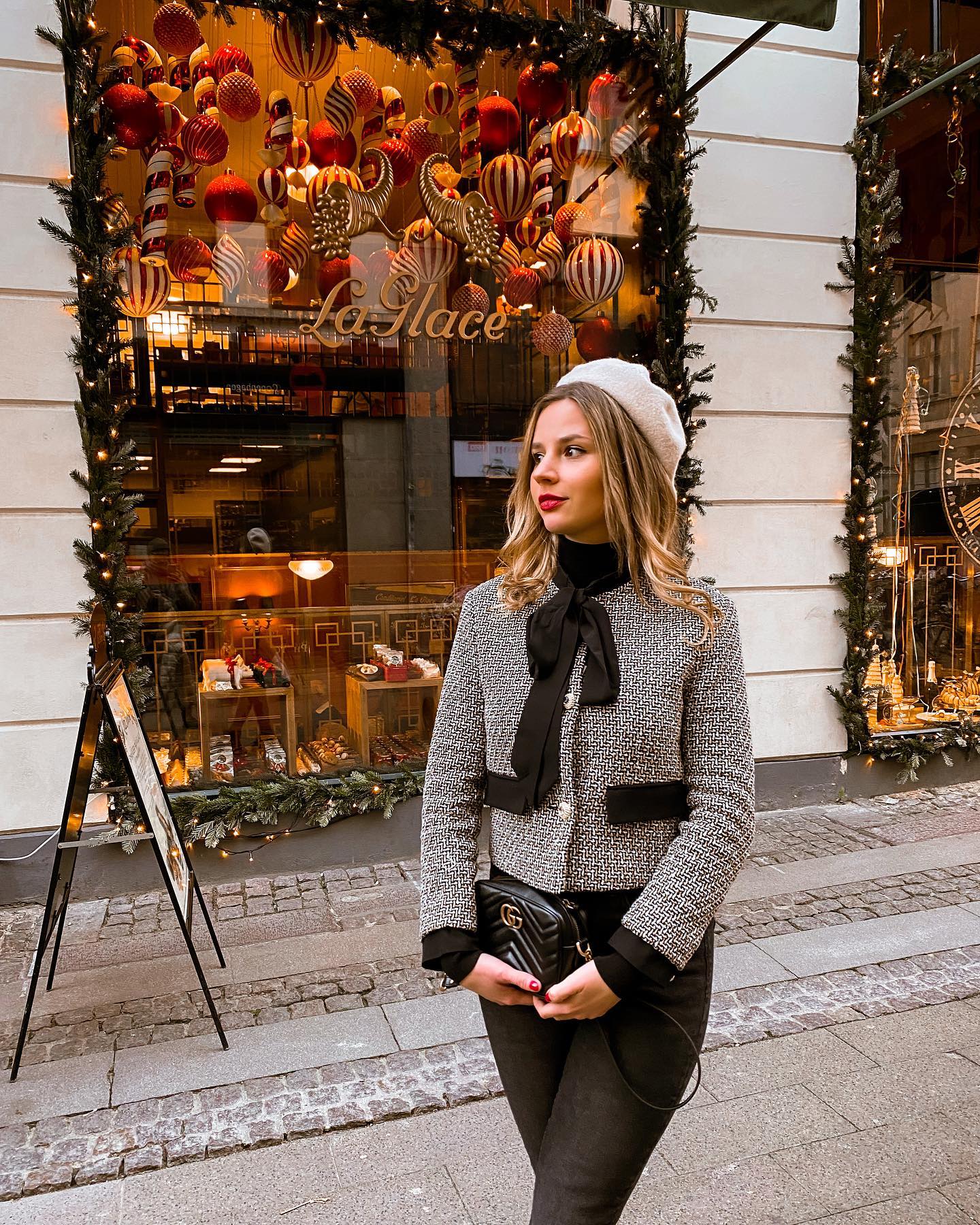 Wrap Yourself in Style: Chic Christmas Outfits to Try 15 christmas outfit ideas