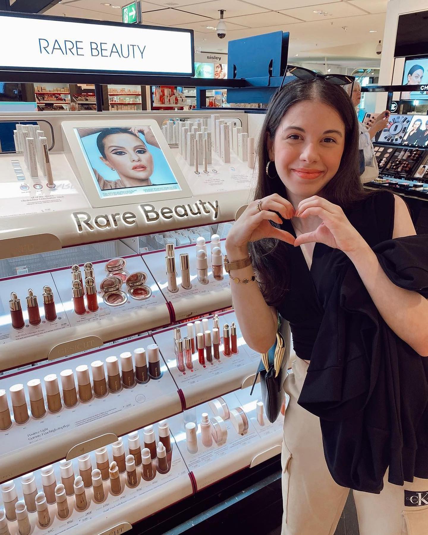 Daughter's Delight: Unwrapping Joyful Christmas Gifts 8 rare beauty makeup
