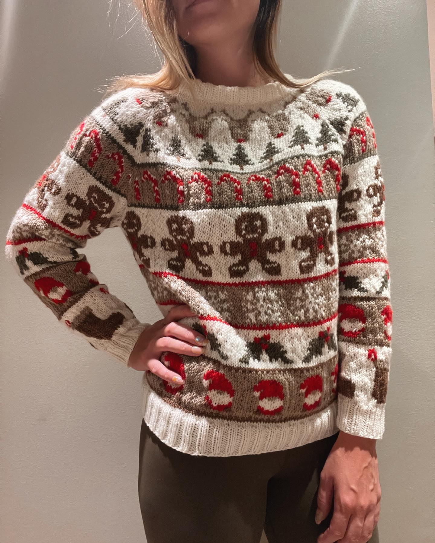 Wrap Yourself in Style: Chic Christmas Outfits to Try 22 Christmas sweater