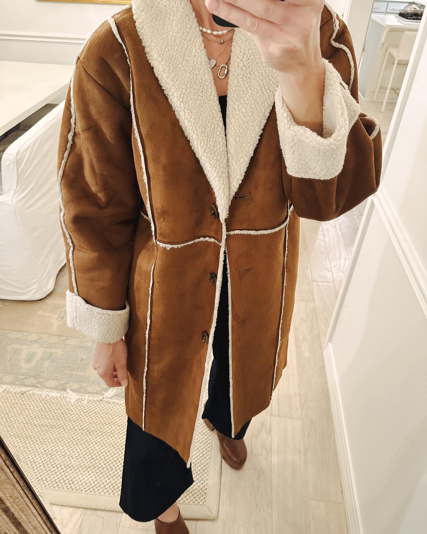 Grateful and Glam: Chic Thanksgiving Outfit Inspiration 23 Uggflufff Jacket