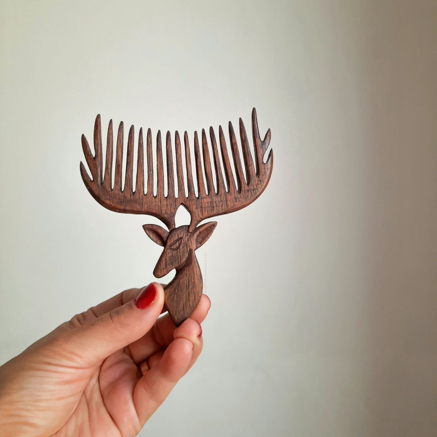 Benefits of Wooden Comb: Customizable
